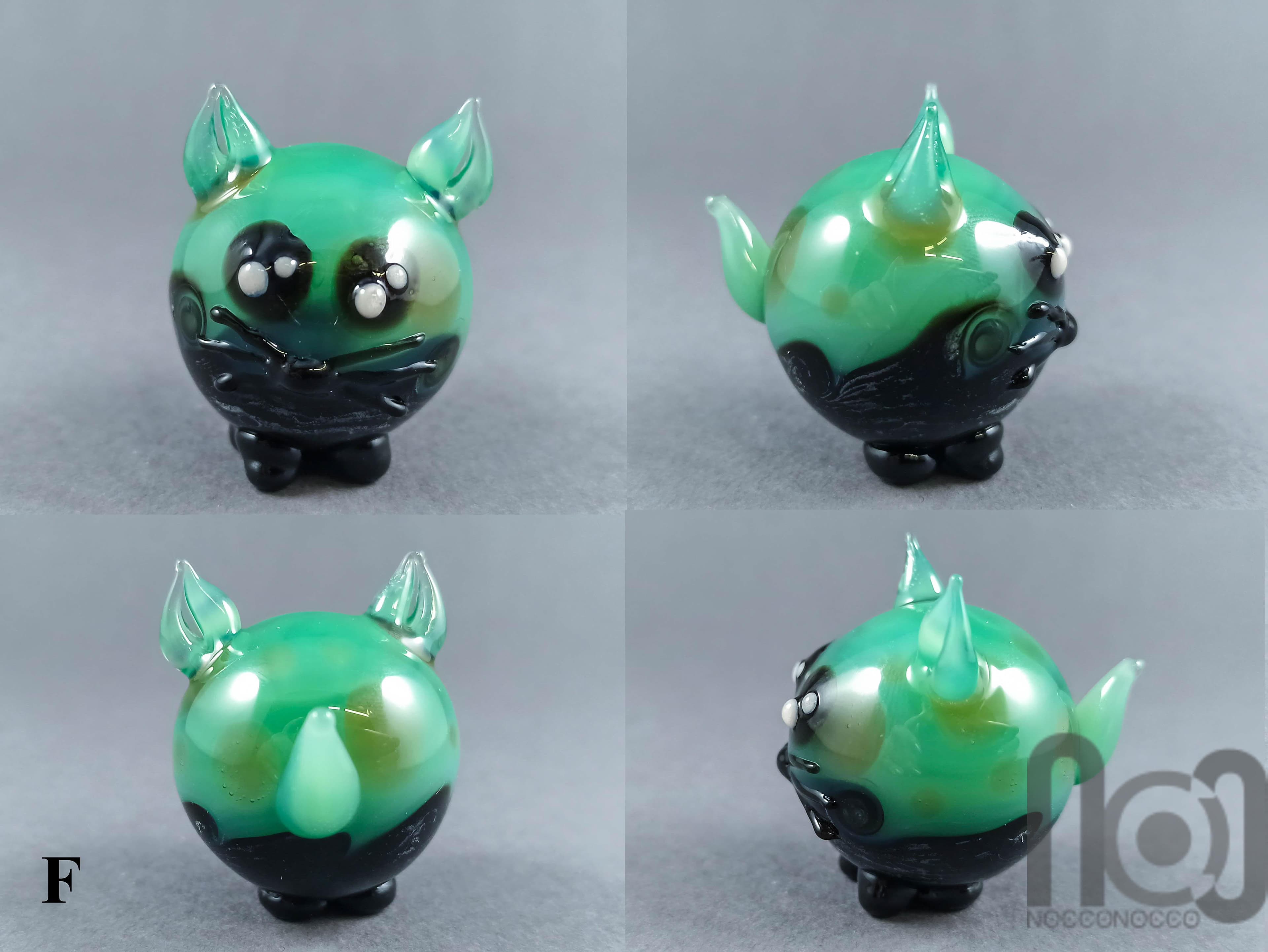 Chubby Glass Cat Miniature — handmade borosilicate glass by NoccoNocco, detail view 3 of 4, made in Greece